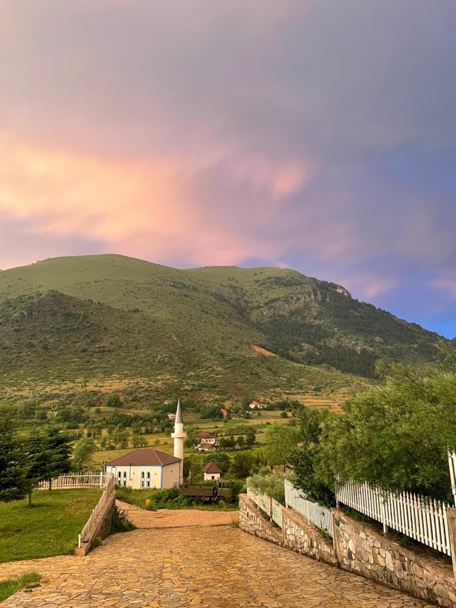 Lura Hotel Fushe-Lure Exterior photo