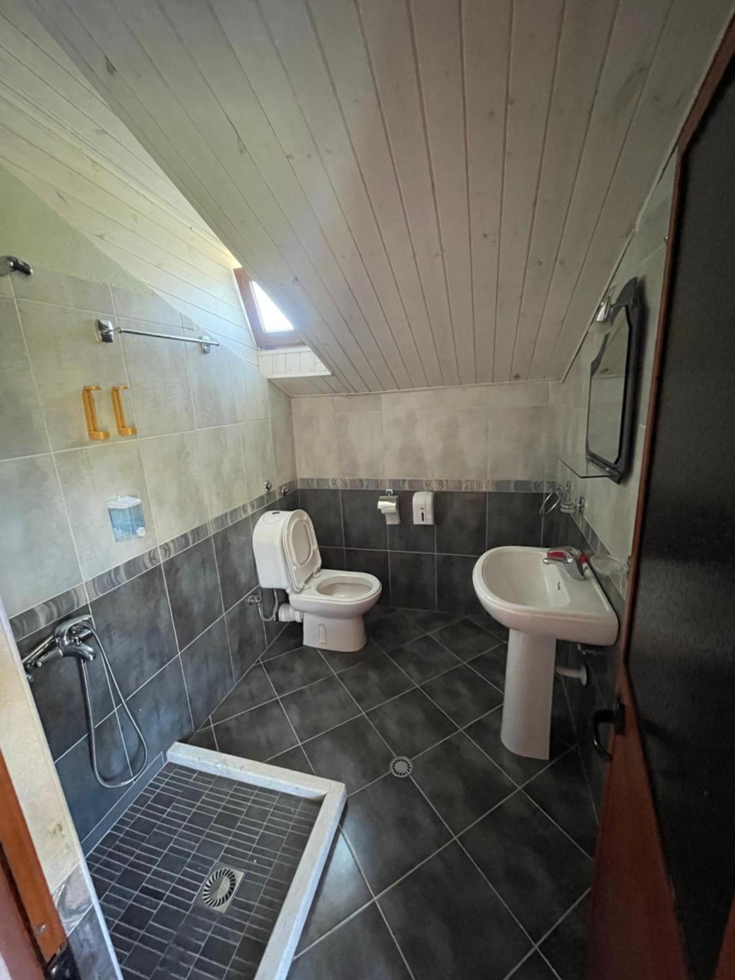 Lura Hotel Fushe-Lure Exterior photo
